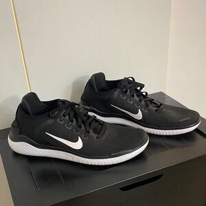 Nike Men's Black Athletic Shoes with White Accents